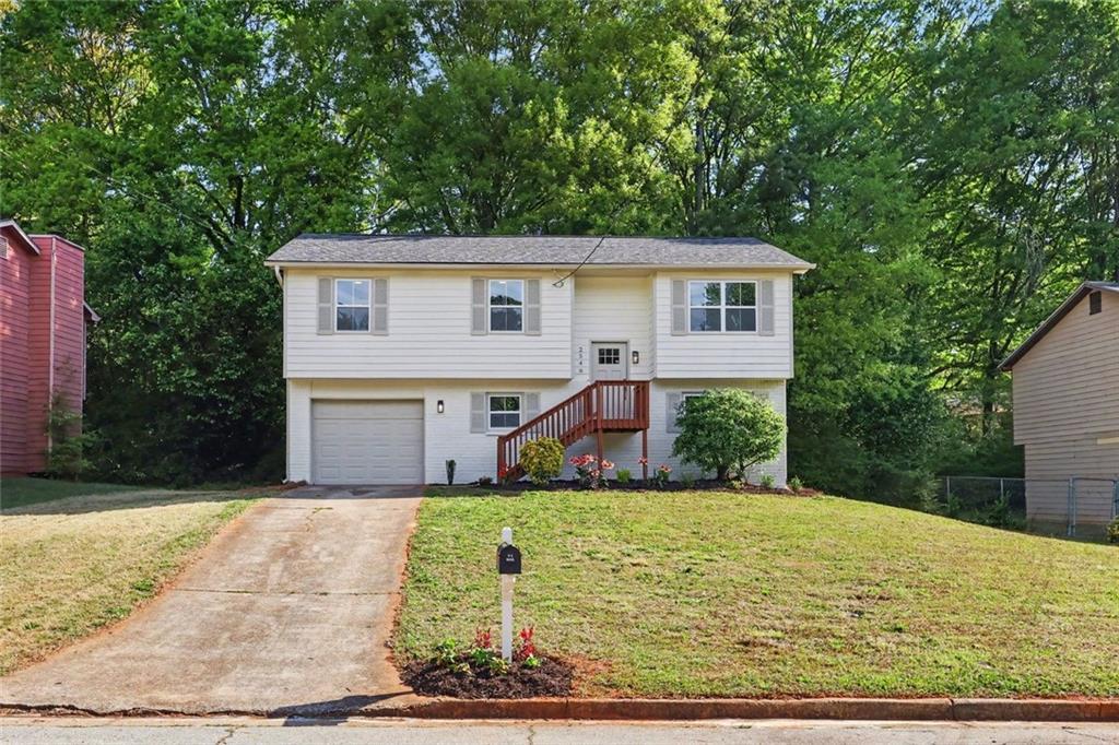 2546 Candler Woods Dr., Decatur, GA 30032