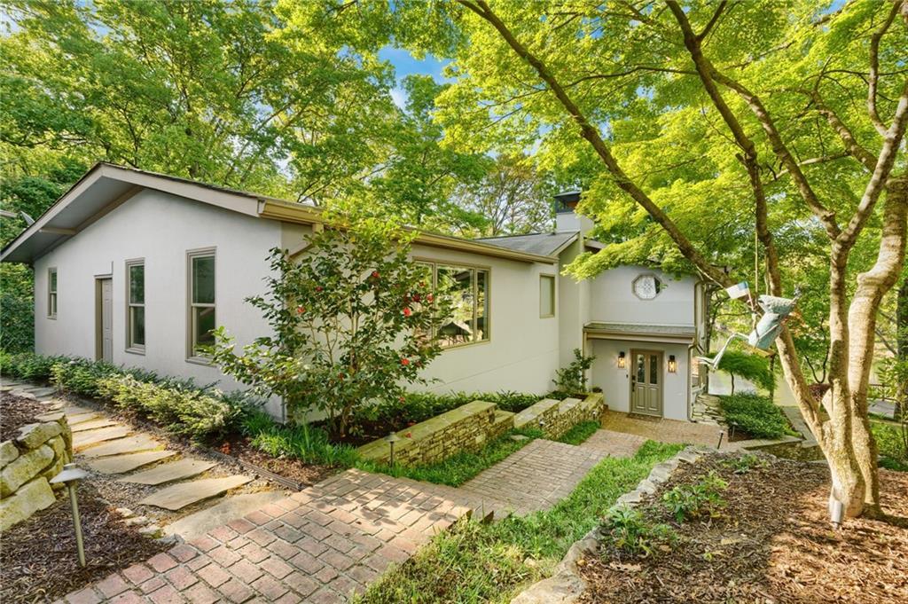 594 Hilltop Ln., Berkeley Lake, GA 30096