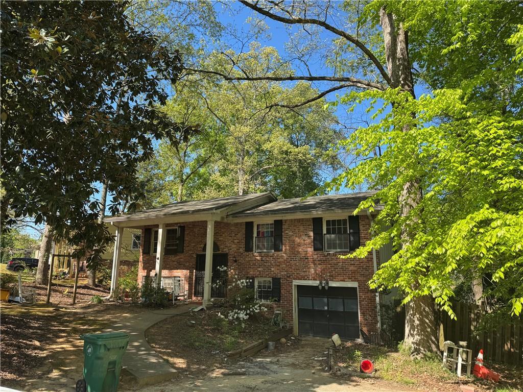 2327 Greenway Dr., Decatur, GA 30035