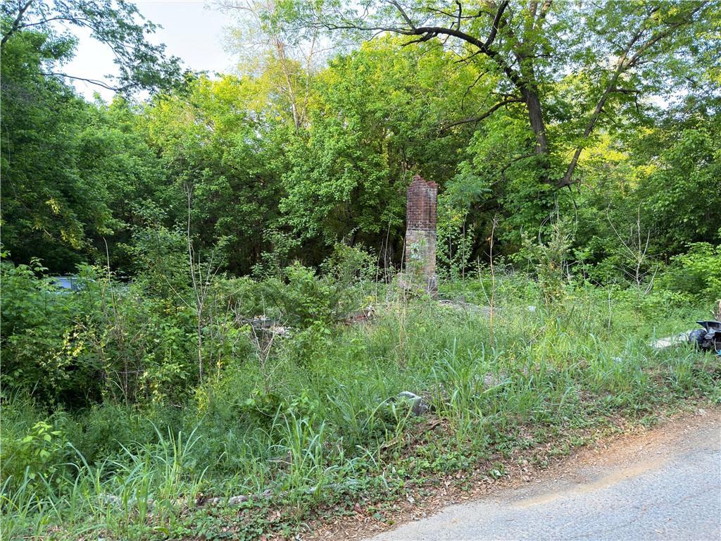 4 Circle Dr., Lindale, GA 30147