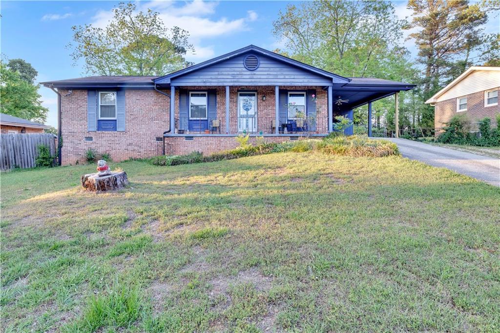 2568 Burkshire Rd., Ellenwood, GA 30294