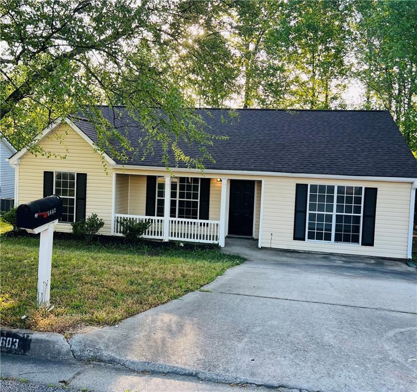 5603 Eagles Feather Ln., Riverdale, GA 30274