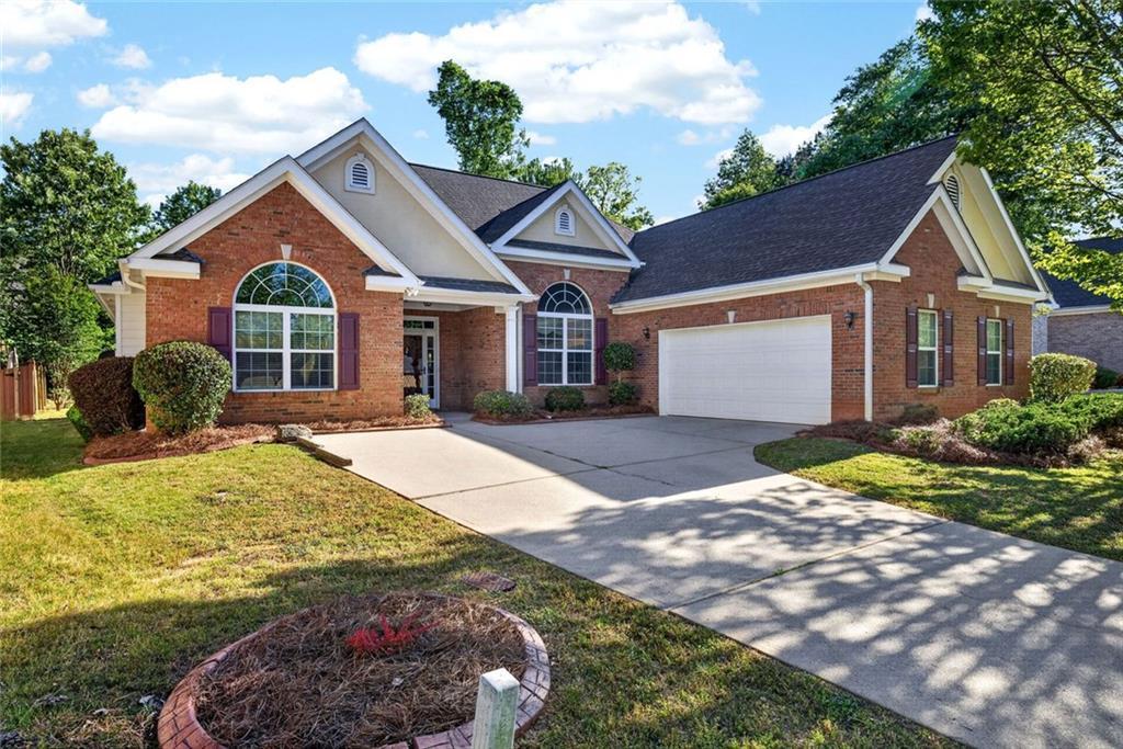 8004 Larksview Dr., Fairburn, GA 30213