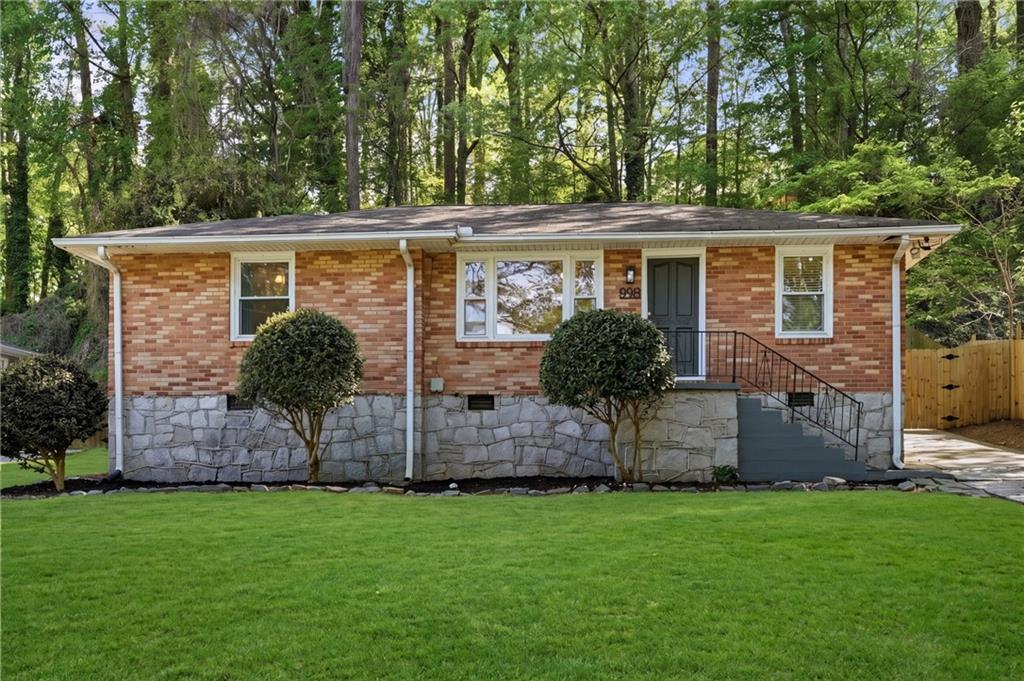 898 Scott Cir., Decatur, GA 30033