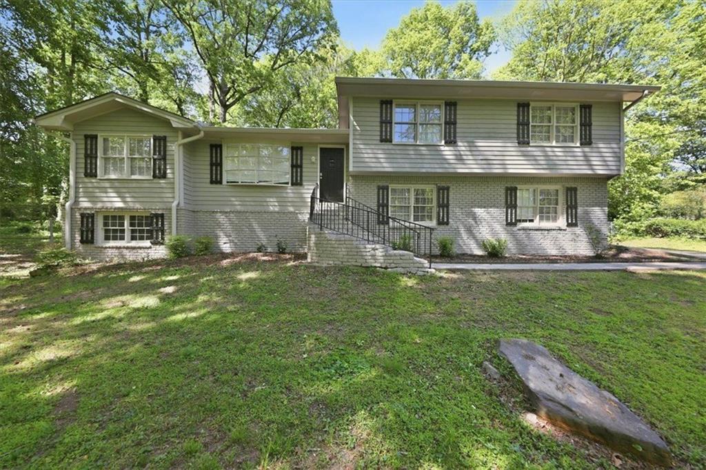 737 Mountainbrooke Cir., Stone Mountain, GA 30087