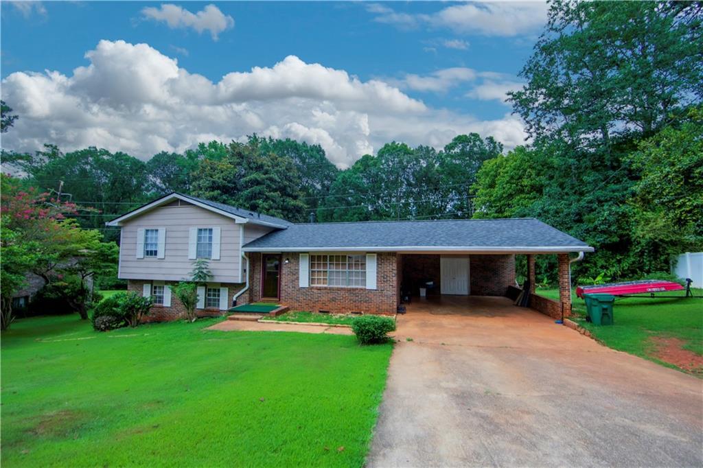 5856 Oakleaf Dr., Stone Mountain, GA 30087