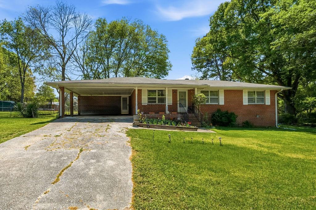 1210 Topaz Ln., Villa Rica, GA 30180