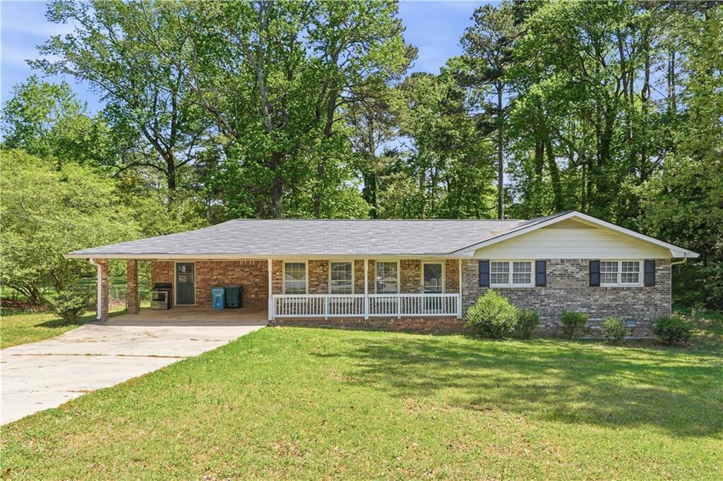 886 Oakhill Ct., Stone Mountain, GA 30087