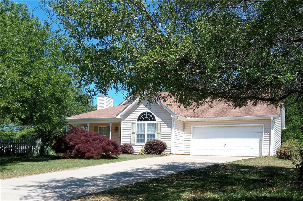 1109 Larkspur Dr., Locust Grove, GA 30248