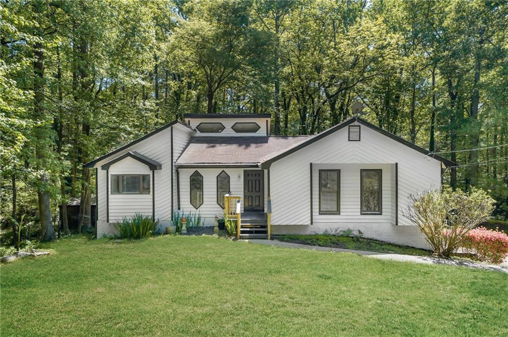 1373 Fairfield Sw Dr., Lilburn, GA 30047