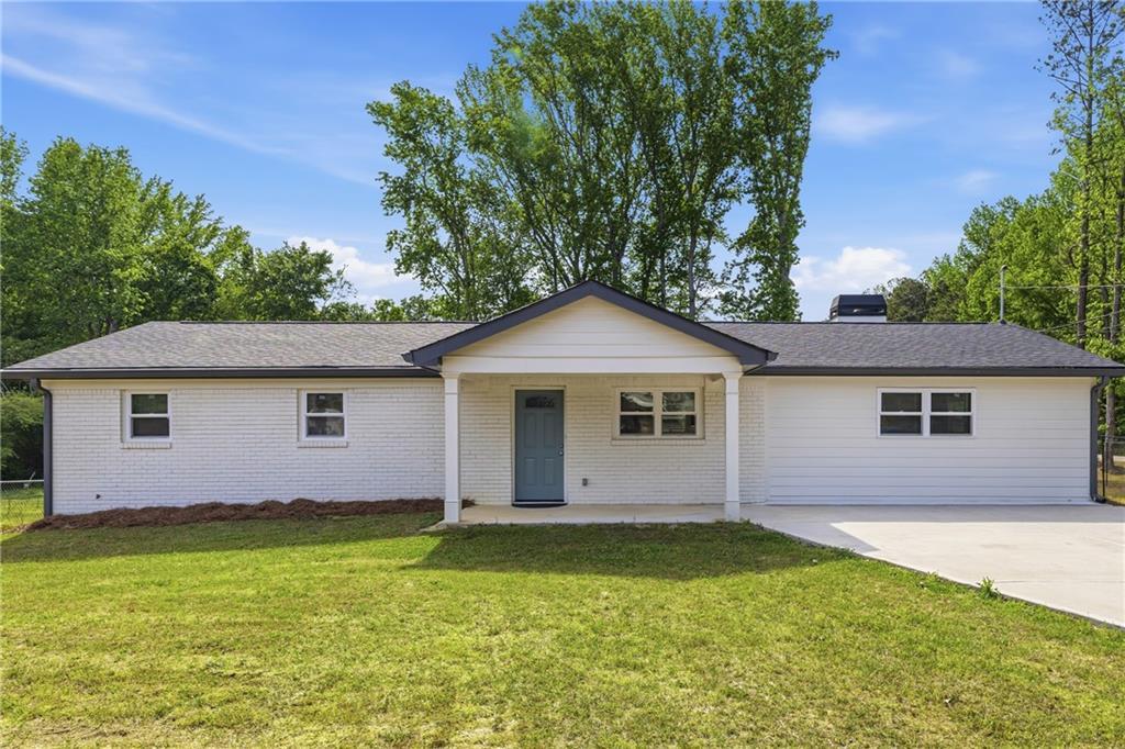 8561 Hickory Ln., Lithia Springs, GA 30122