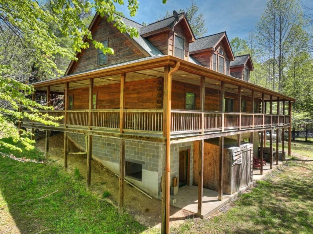 76 E Bevan Ln., Blue Ridge, GA 30513