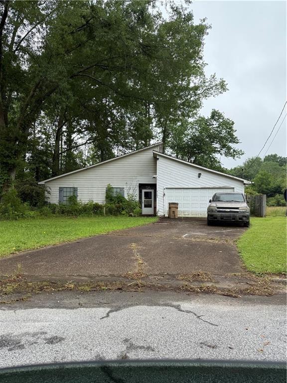 7103 Apache Ln., Riverdale, GA 30274