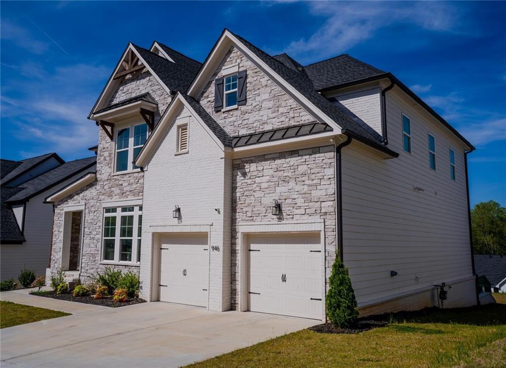 946 Keystone Dr., Woodstock, GA 30188