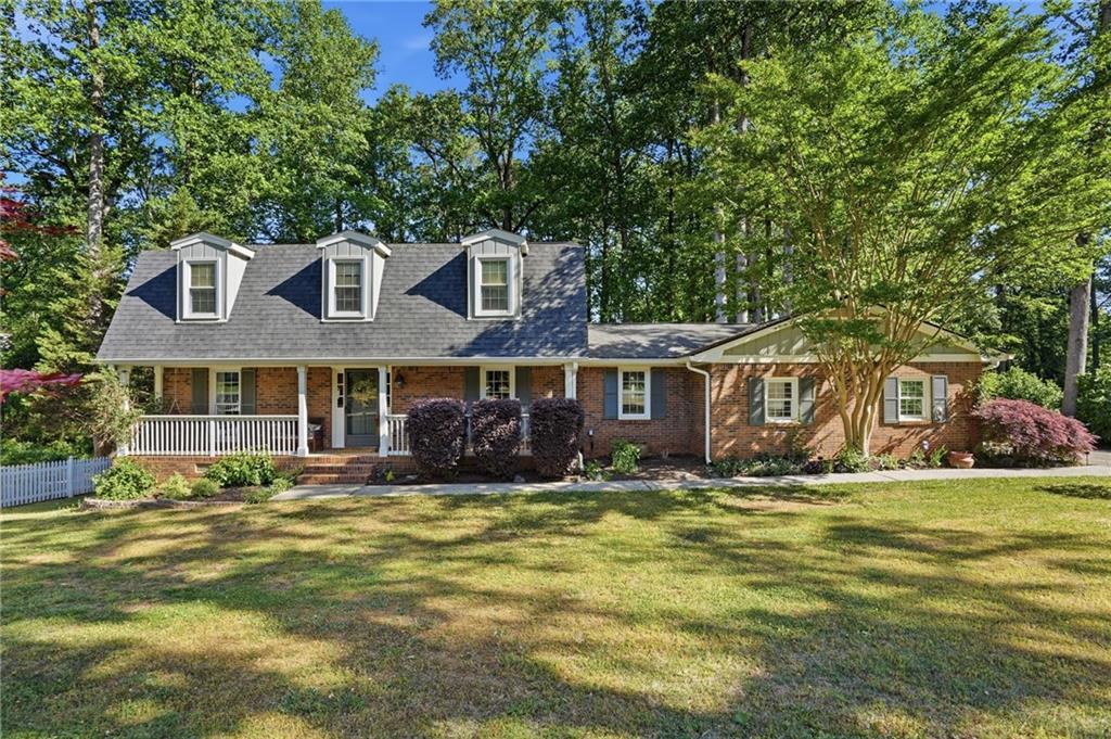 135 Beechwood Tr., Roswell, GA 30075
