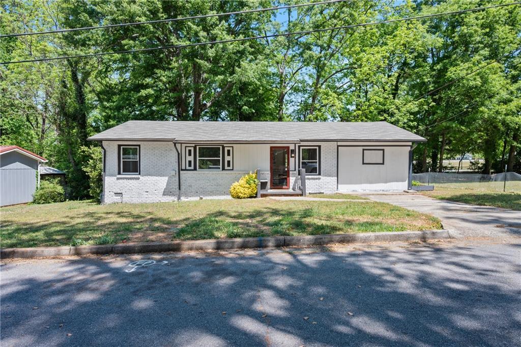 100 Pine Cir., Jonesboro, GA 30236
