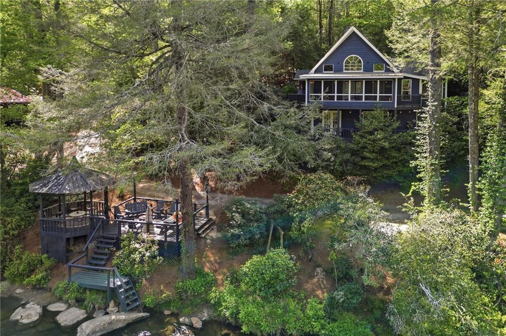 906 Riverside Ln., Blue Ridge, GA 30513