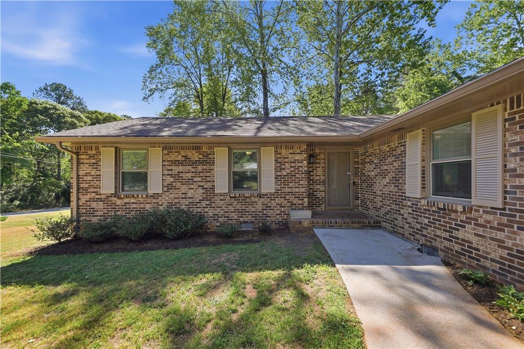 5569 Shadow Rock Dr., Lithonia, GA 30058