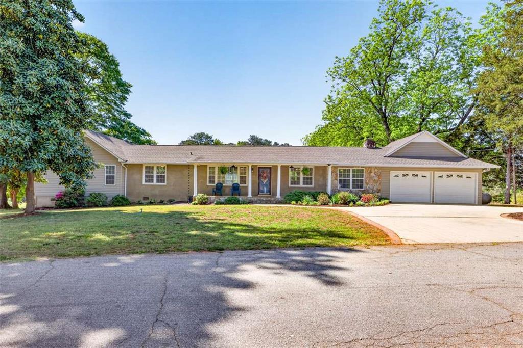 942 Powderbag Creek Rd., Hartwell, GA 30643