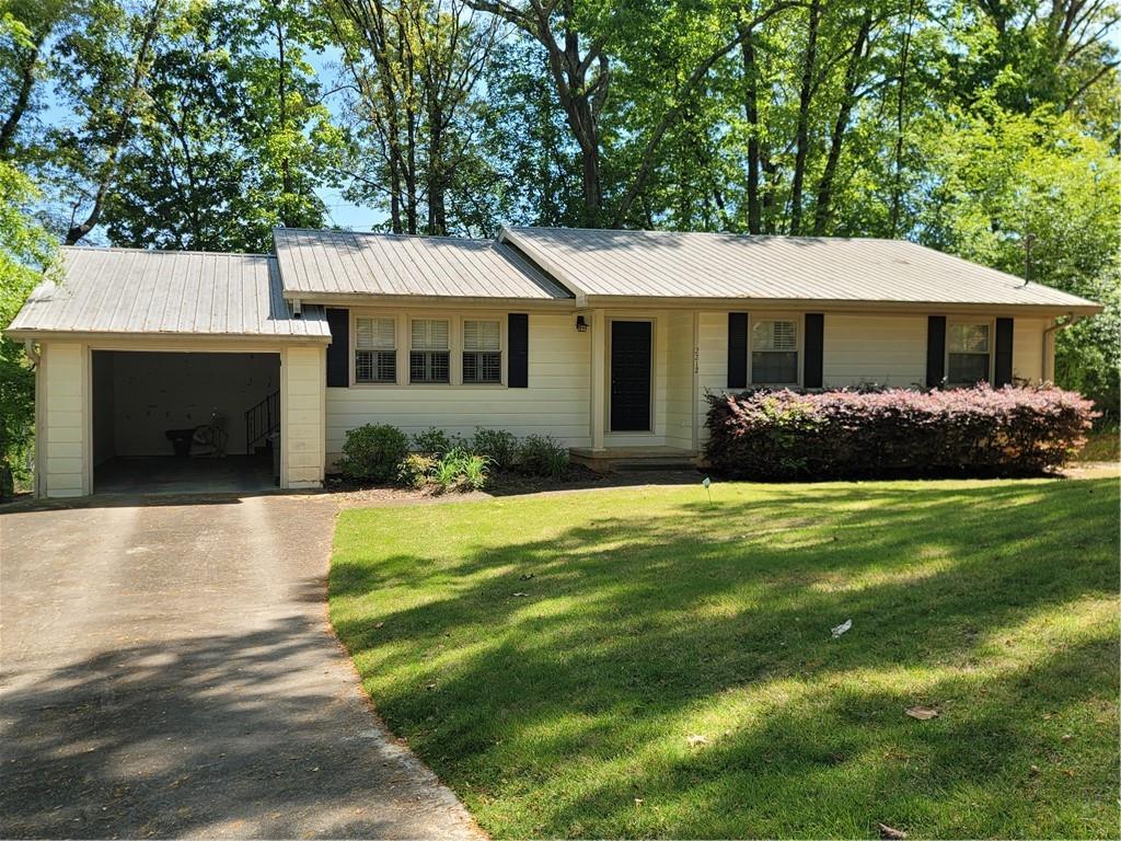 2212 Colonial Cir., Gainesville, GA 30501