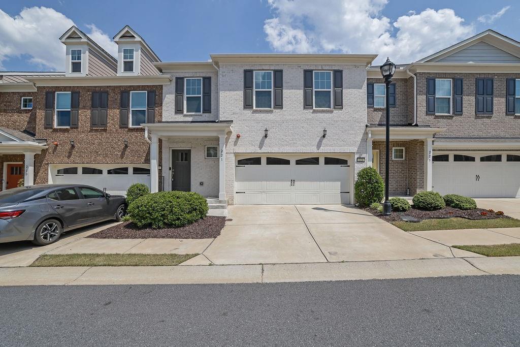 221 Ellis Ln., Woodstock, GA 30189