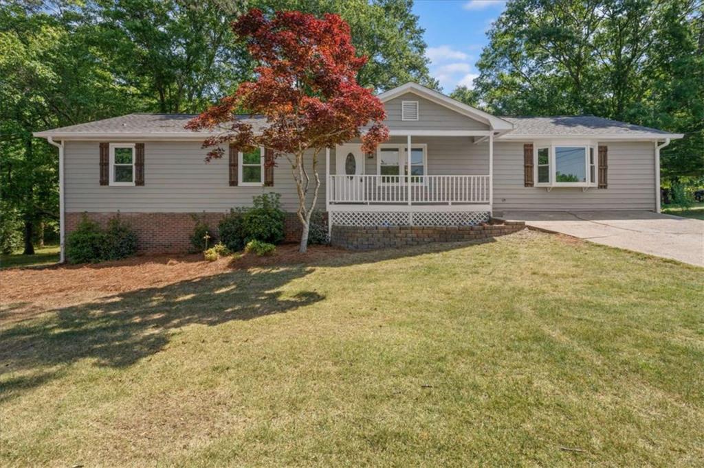 33 Russell Ln., Carrollton, GA 30116