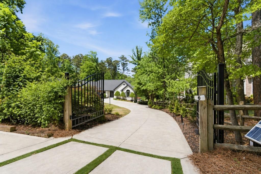 6422 Old Shadburn Ferry Rd., Buford, GA 30518