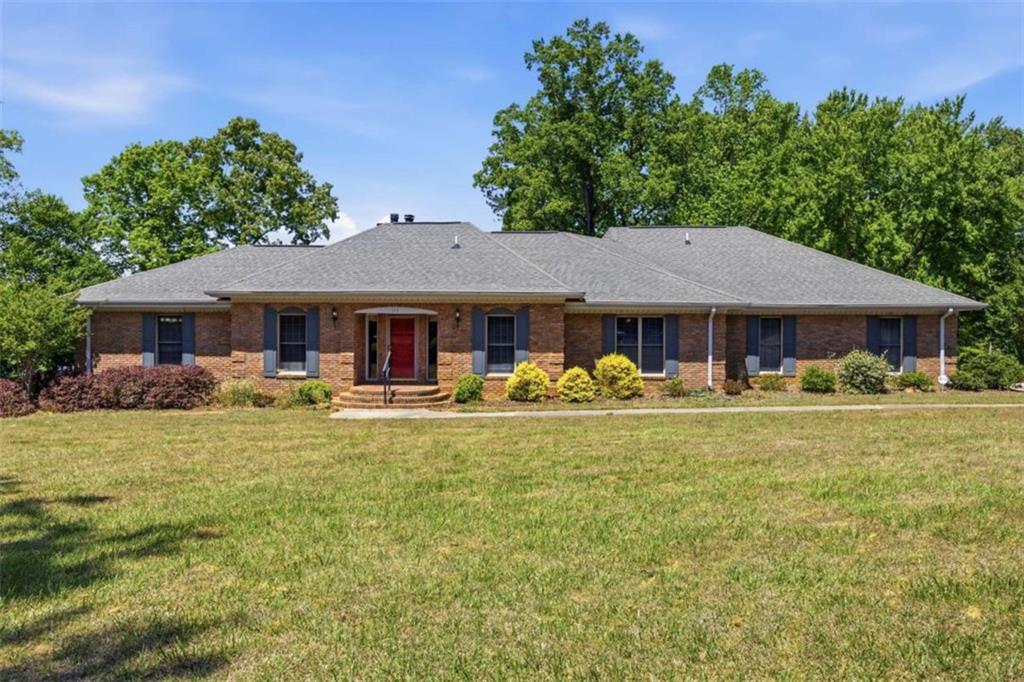 111 Bear Creek Tr., Hampton, GA 30228