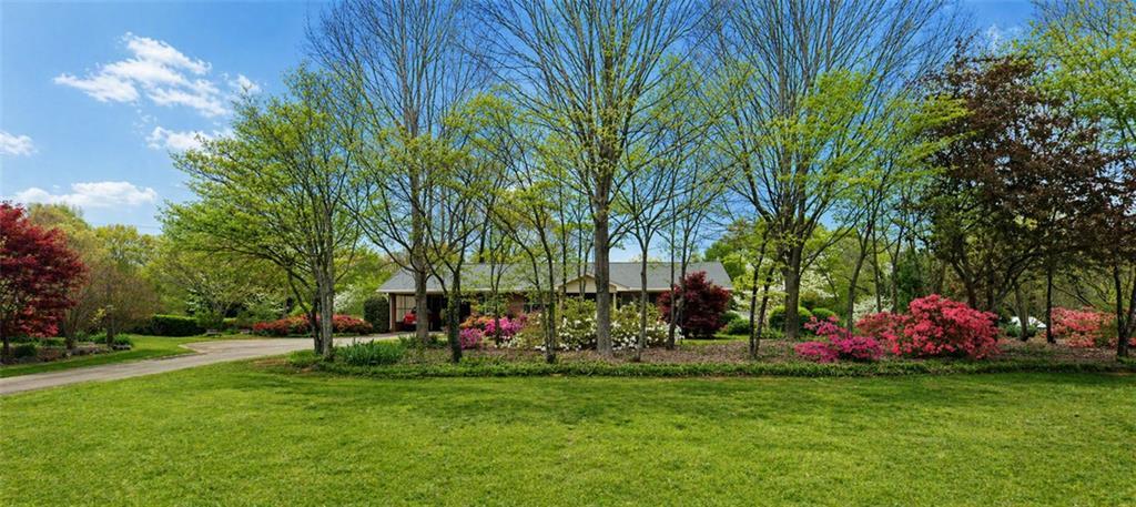 4834 Flat Creek Rd., Oakwood, GA 30566