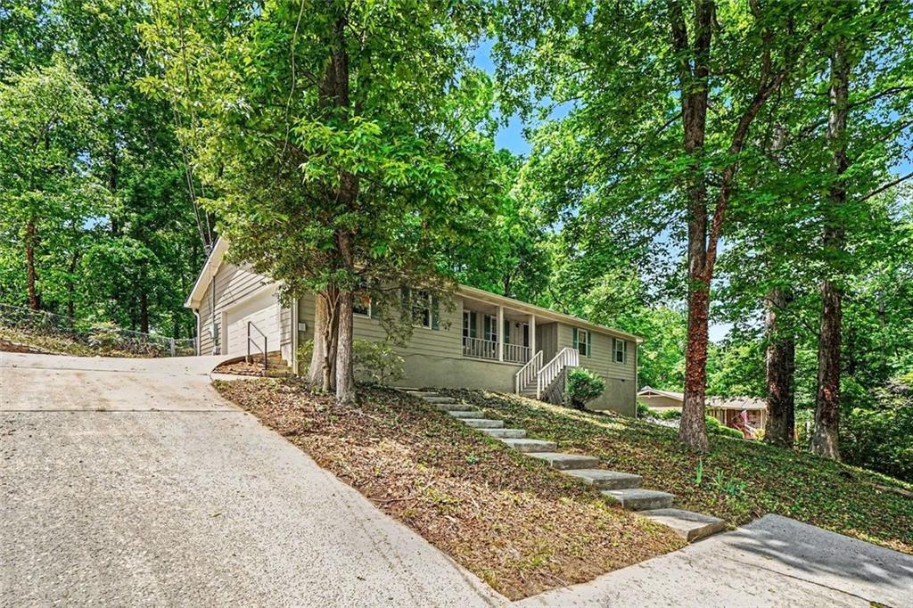 3642 Rainbow Cir., Snellville, GA 30039
