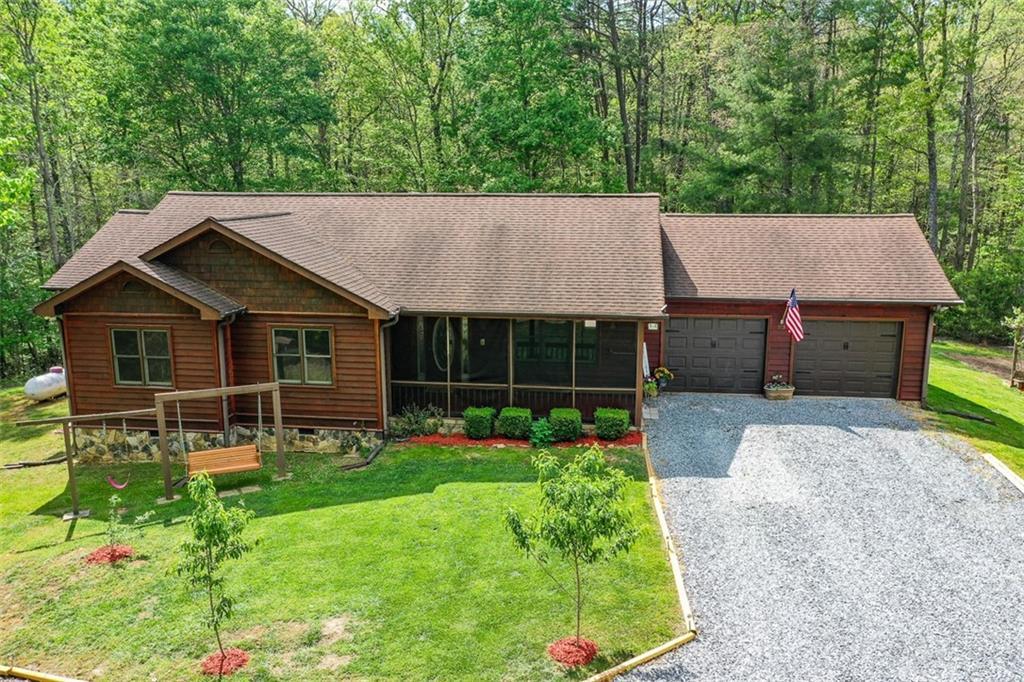 303 Pine Ln., Mineral Bluff, GA 30559