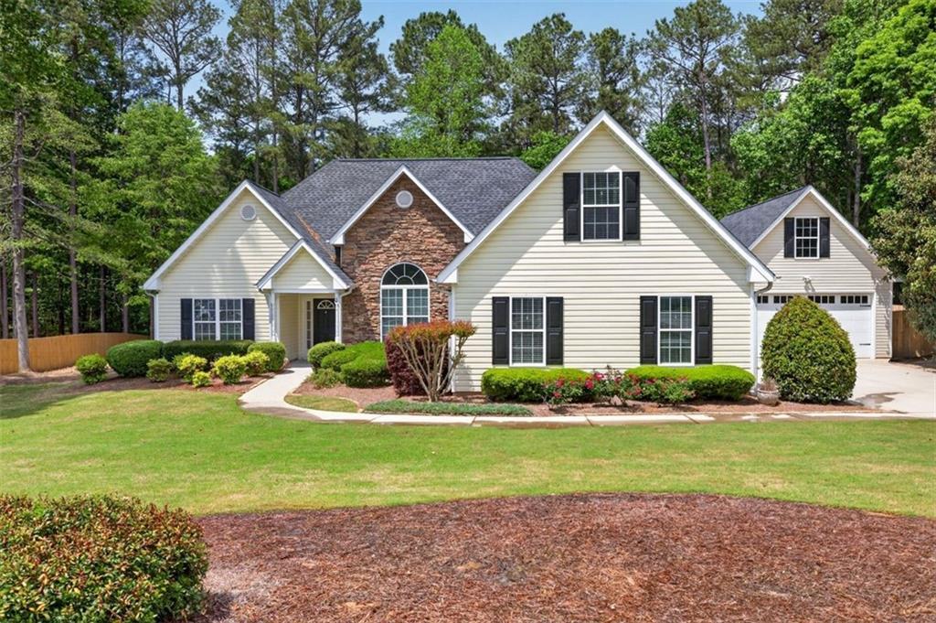 836 Winding Grove Ln., Loganville, GA 30052
