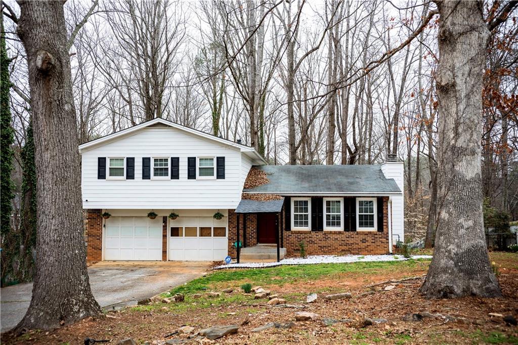 917 Chartley Dr., Lilburn, GA 30047