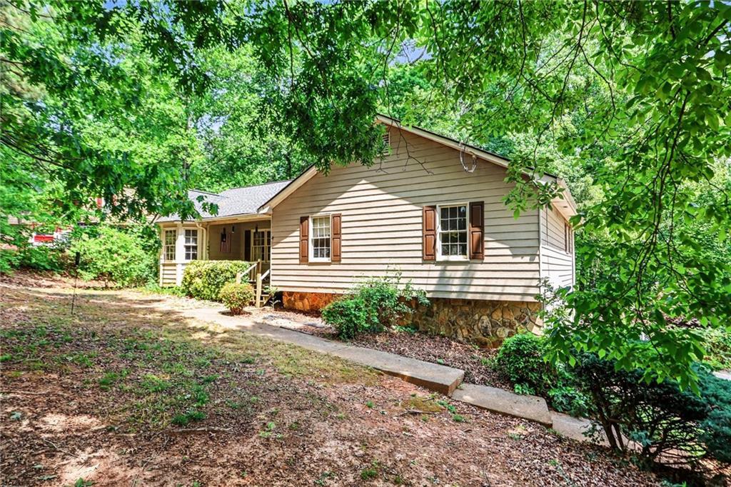 310 White Oak St., Dallas, GA 30157