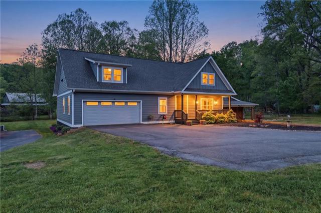 New Homes with Master Bedrooms on the 1st Floor in Hiawassee: April 25th to May 1st