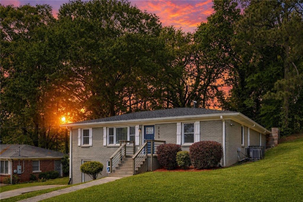 2353 Larchwood Rd., Atlanta, GA 30310