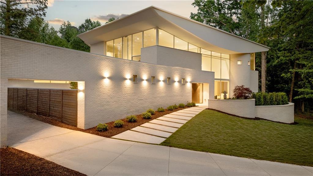 3619 Ivy Rd., Atlanta, GA 30342