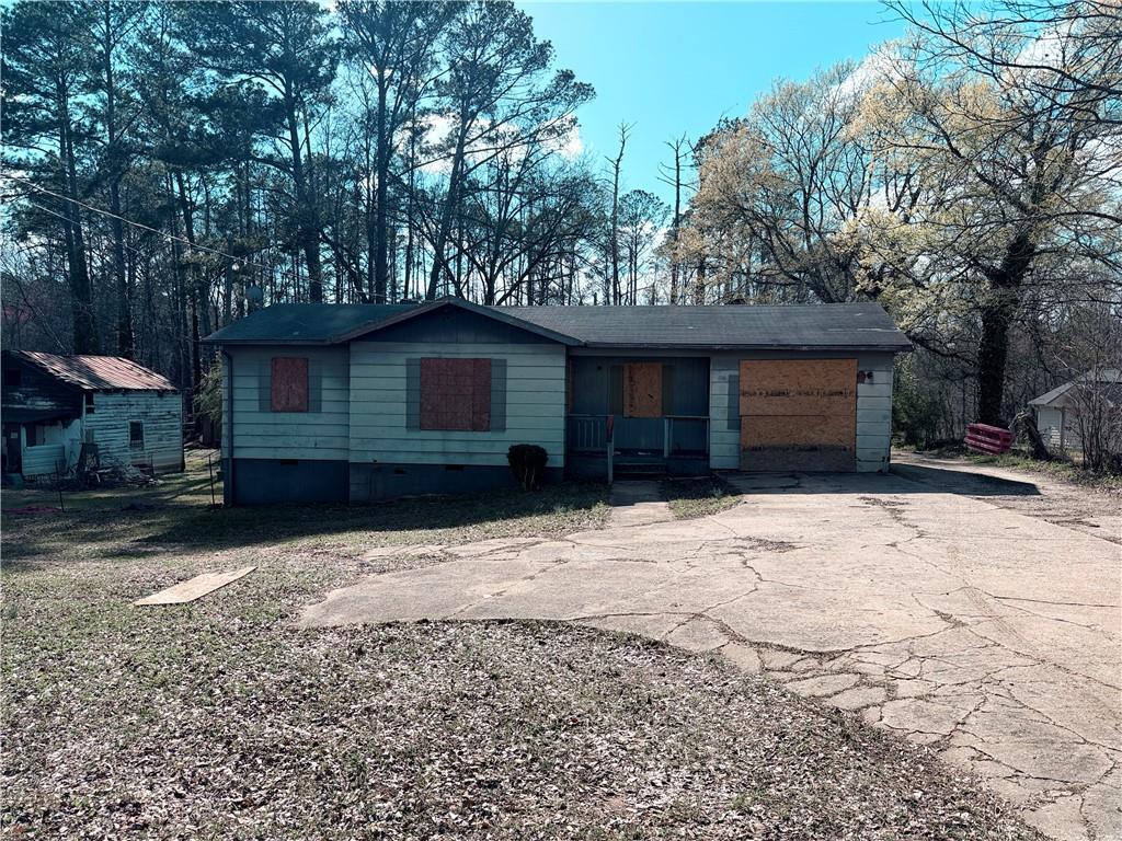 5475 Stonewall Tell Rd., Atlanta, GA 30349