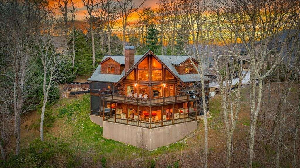 602 Overlook Dr., Blue Ridge, GA 30513