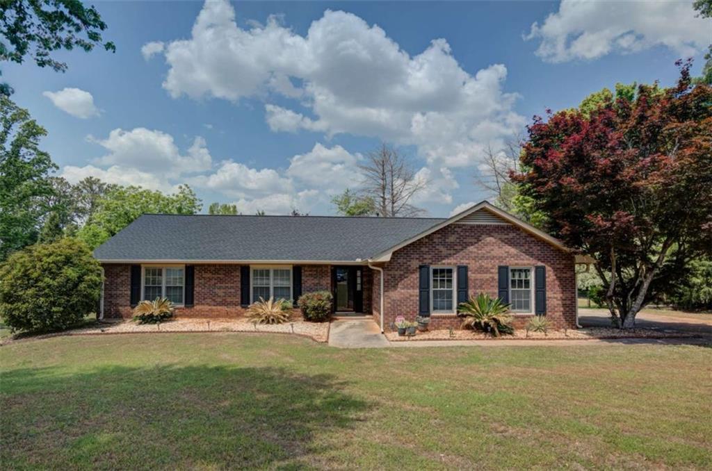 110 Beacon Dr., Fayetteville, GA 30215