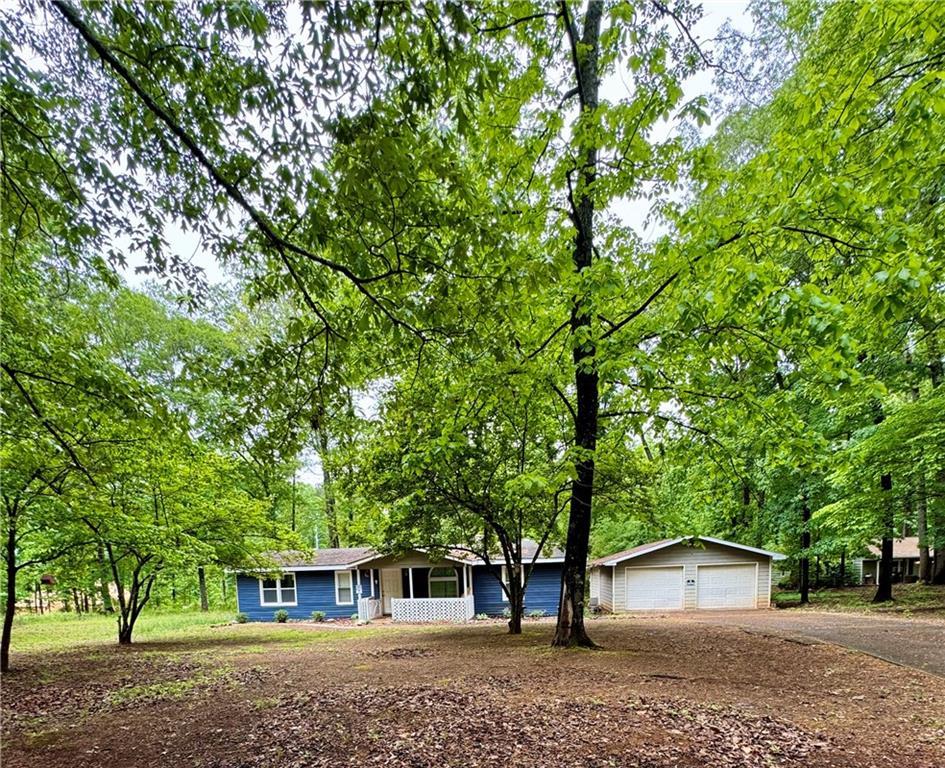 126 Mccready Dr., Dallas, GA 30157