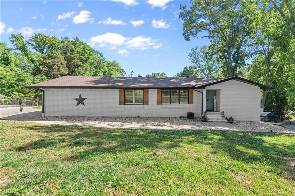 1002 Hank Ln., Canton, GA 30114
