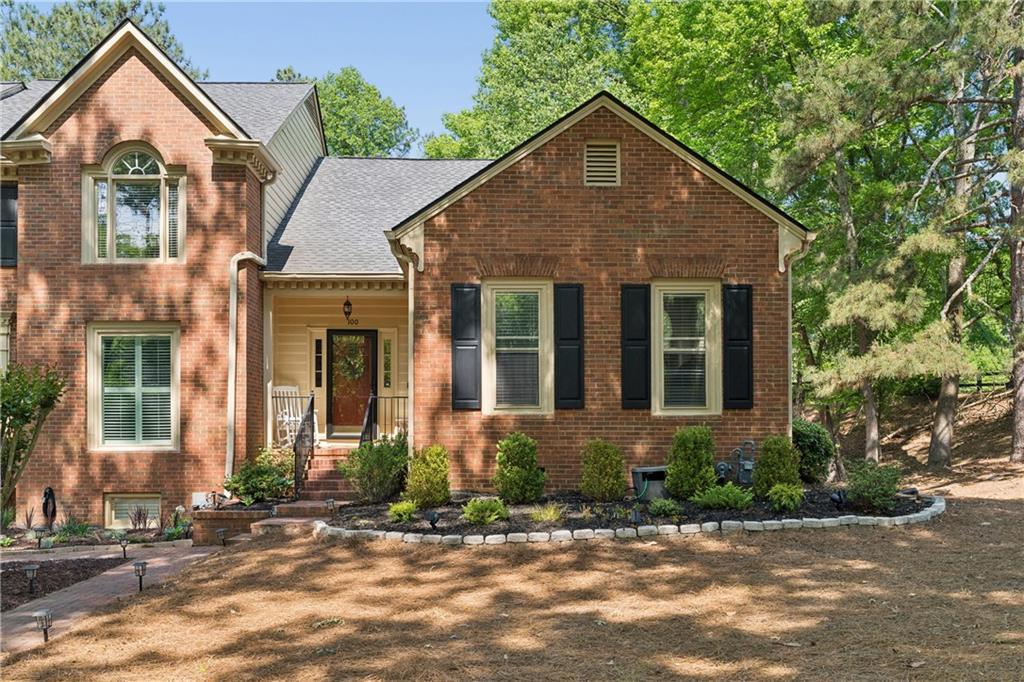 100 Weatherburne Dr., Roswell, GA 30076