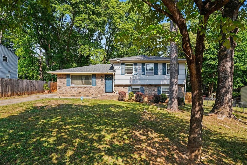 6260 Crestview Ln., Forest Park, GA 30297
