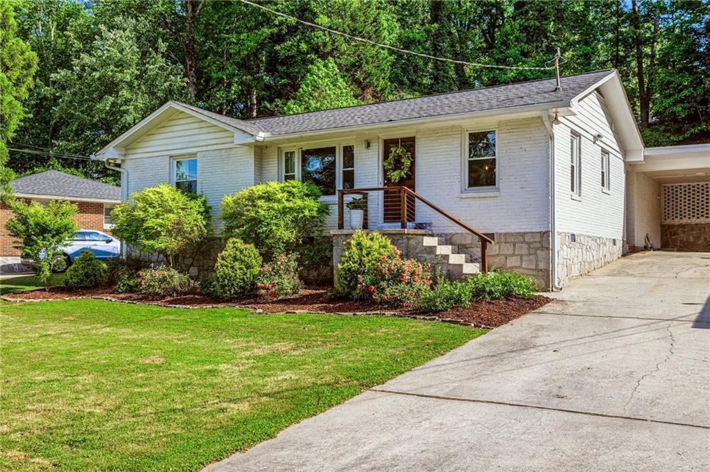 886 Scott Cir., Decatur, GA 30033