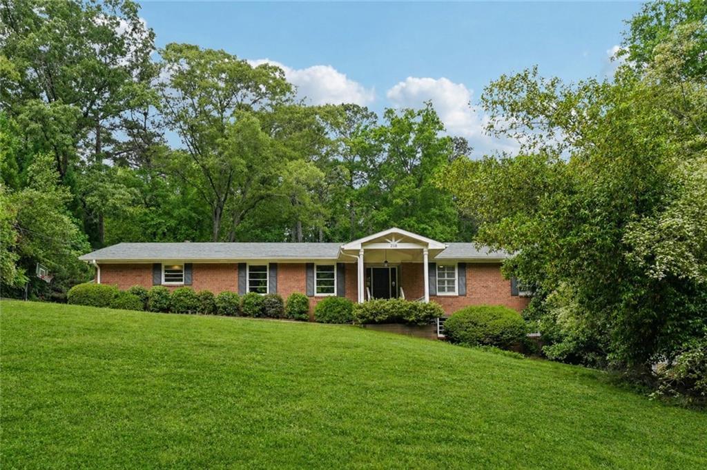 2118 Skytop Dr., Stone Mountain, GA 30087