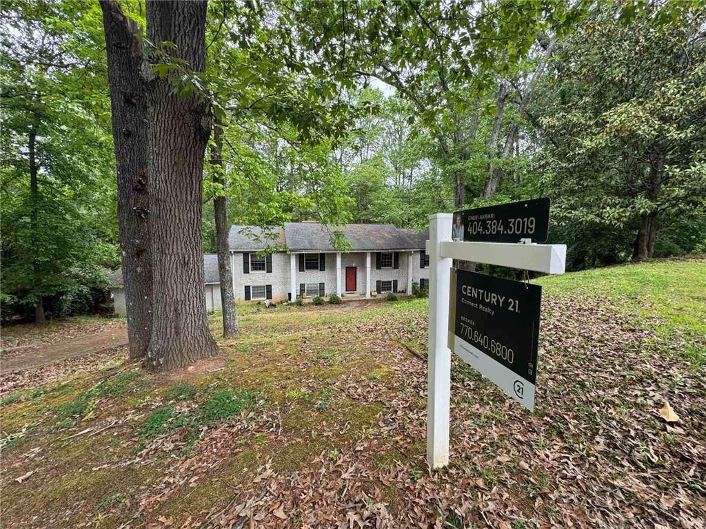 135 Greenhill Ct., Atlanta, GA 30331