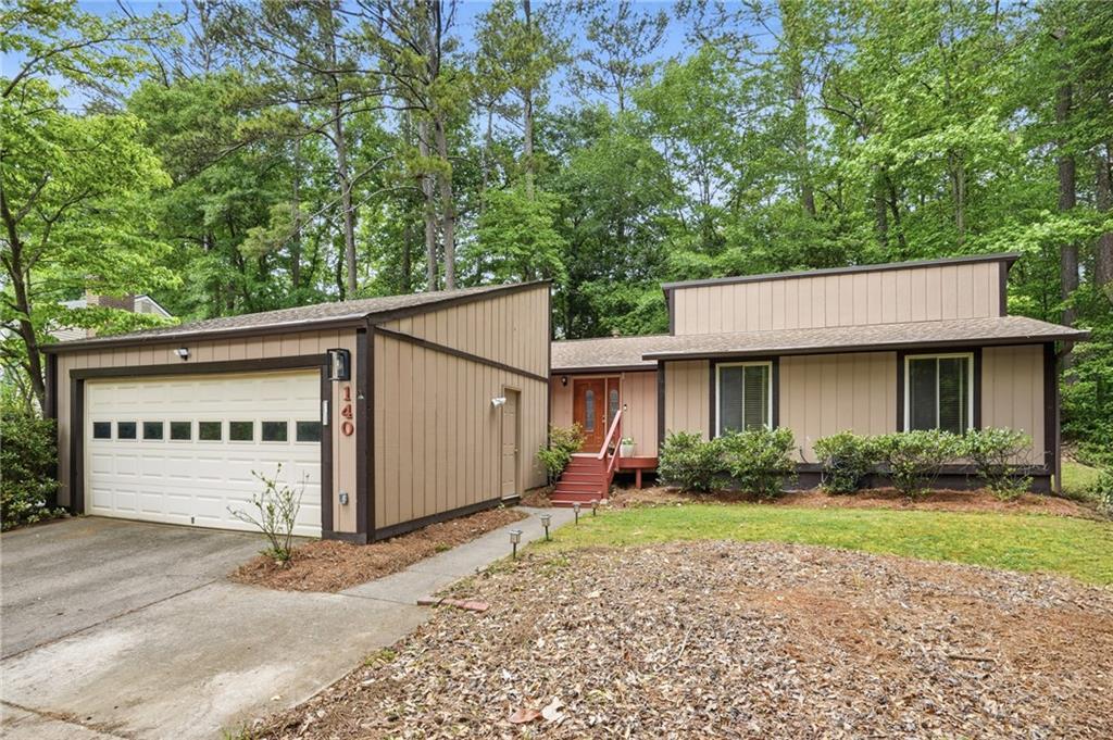 140 Hillside Ln., Roswell, GA 30076
