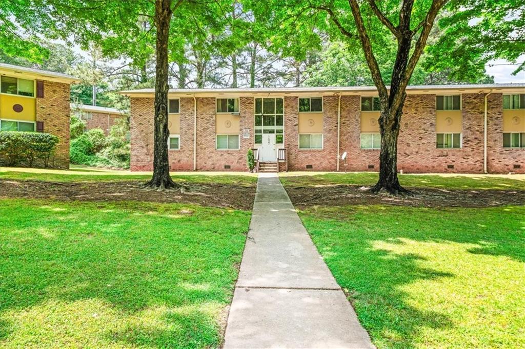 1627 Line Cir., Decatur, GA 30032
