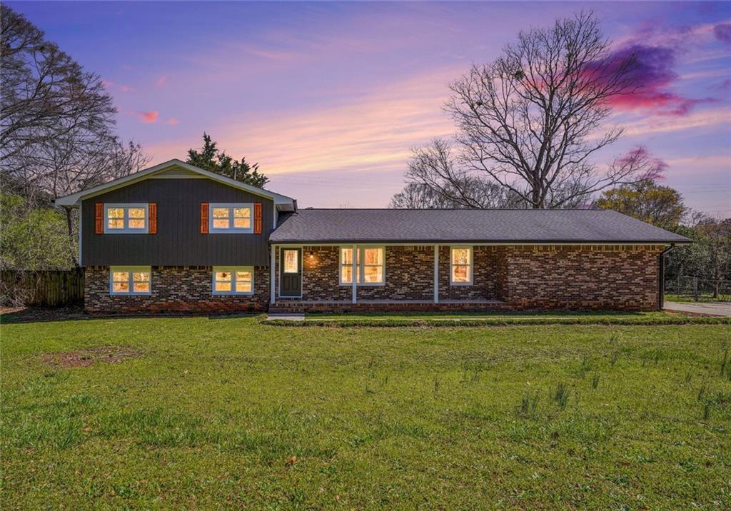 8832 Twin Oaks Dr., Jonesboro, GA 30236